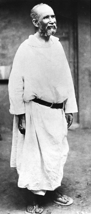 성 샤를 드 푸코의 마지막 사진_circa 1915.jpg